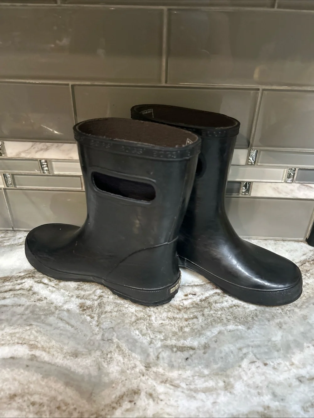Bogs Kids Skipper Waterproof Rain/ Snow Boots Black Unisex Sz 2